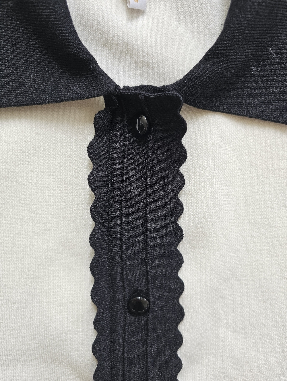 Laundry by Shelli Segal Scallop Detail Button Down Short Sleeve Sweater Blouse - Picture 6 of 16